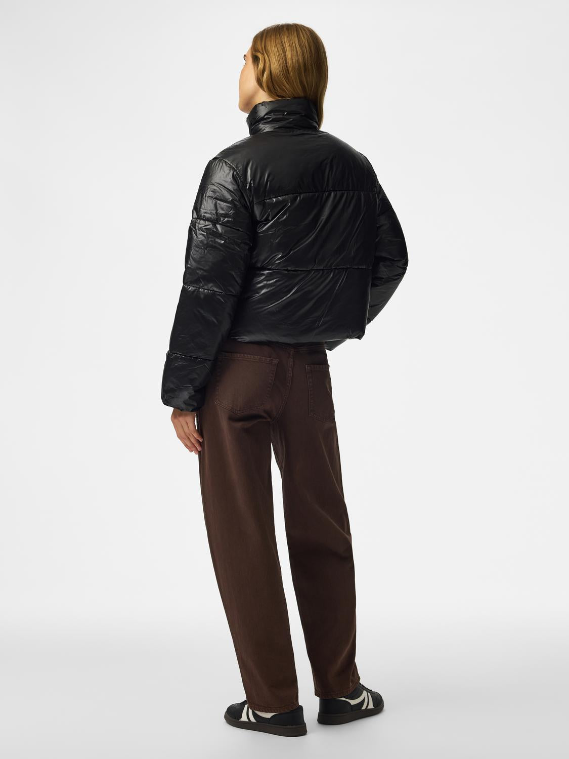 model_shot-back